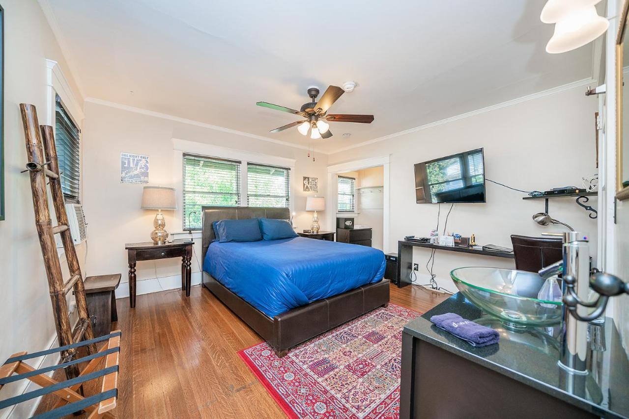 Bed & Breakfast Hollywood 3*