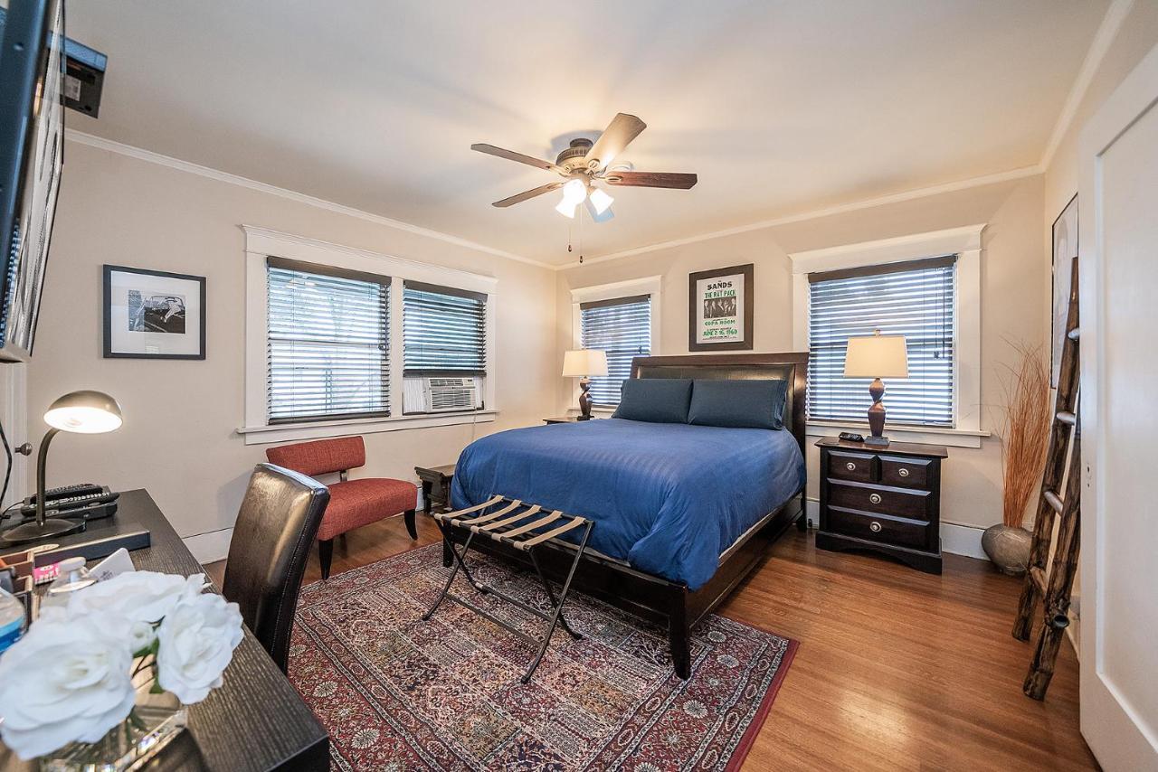 Hollywood Bed & Breakfast