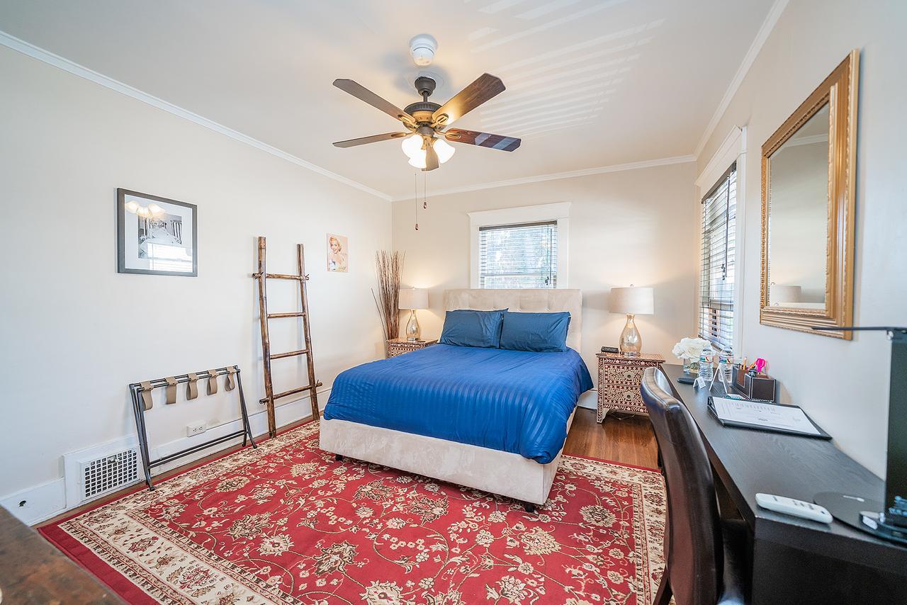 Hollywood Bed & Breakfast